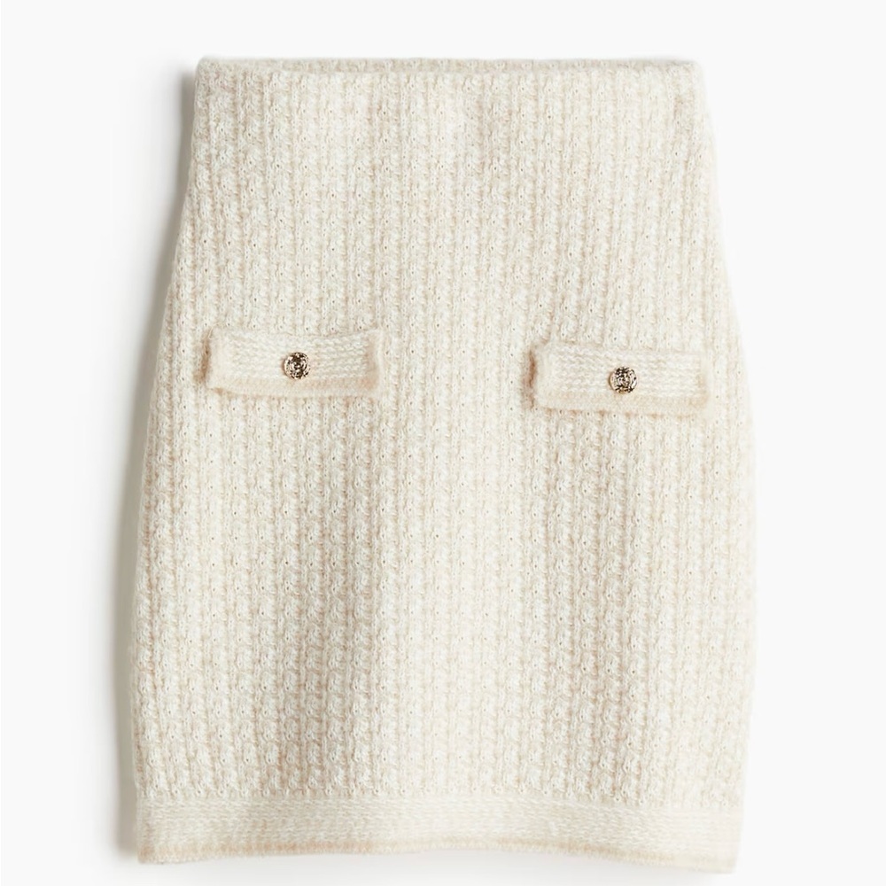 H& M/ -NWT/ POINTELLE-KNIT SKIRT/ H&M/beige/ NWT/ size M
Elegant Cream Skirt - Picture 4 of 12
